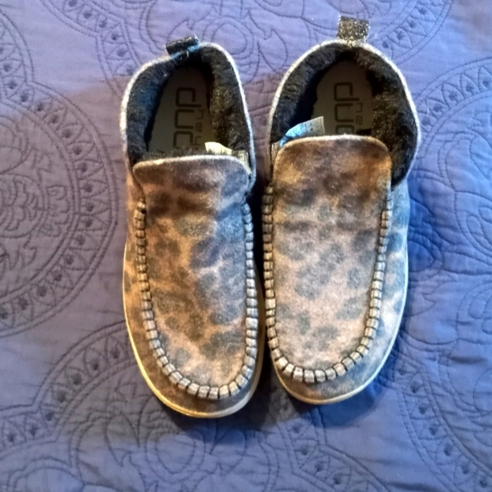 Hey Dude Size 9 Helis Leopard Fleece Shoe